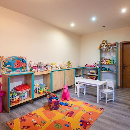 Liptovský Mikuláš Hotel Poludnica מראה חיצוני תמונה