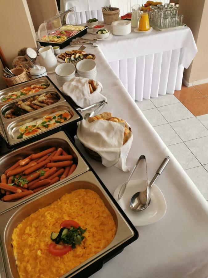 Liptovský Mikuláš Hotel Poludnica מראה חיצוני תמונה