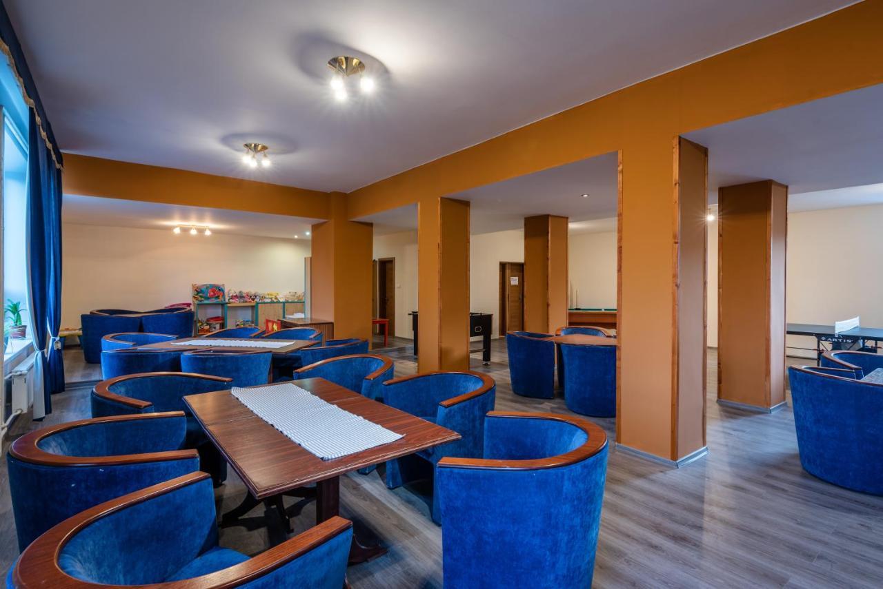Liptovský Mikuláš Hotel Poludnica מראה חיצוני תמונה