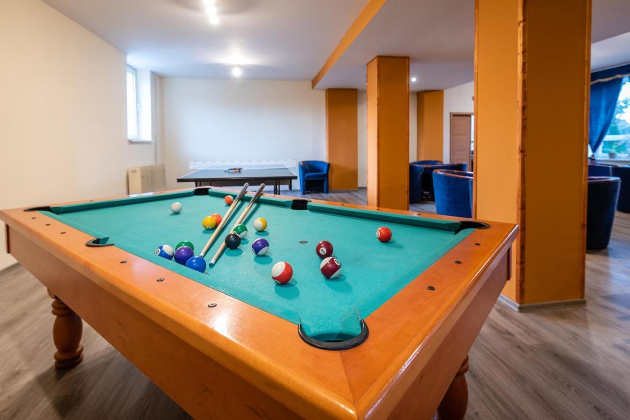 Liptovský Mikuláš Hotel Poludnica מראה חיצוני תמונה