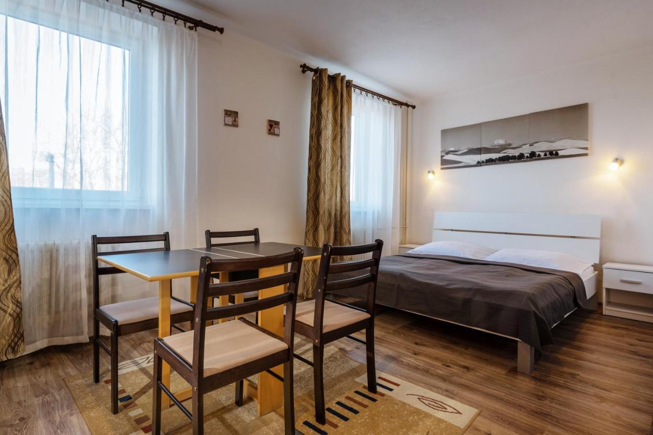 Liptovský Mikuláš Hotel Poludnica מראה חיצוני תמונה