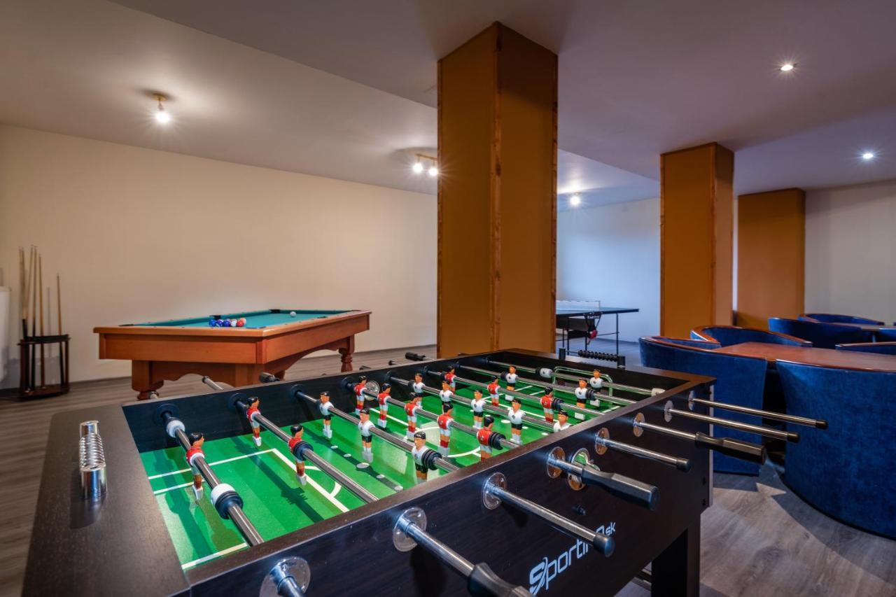 Liptovský Mikuláš Hotel Poludnica מראה חיצוני תמונה