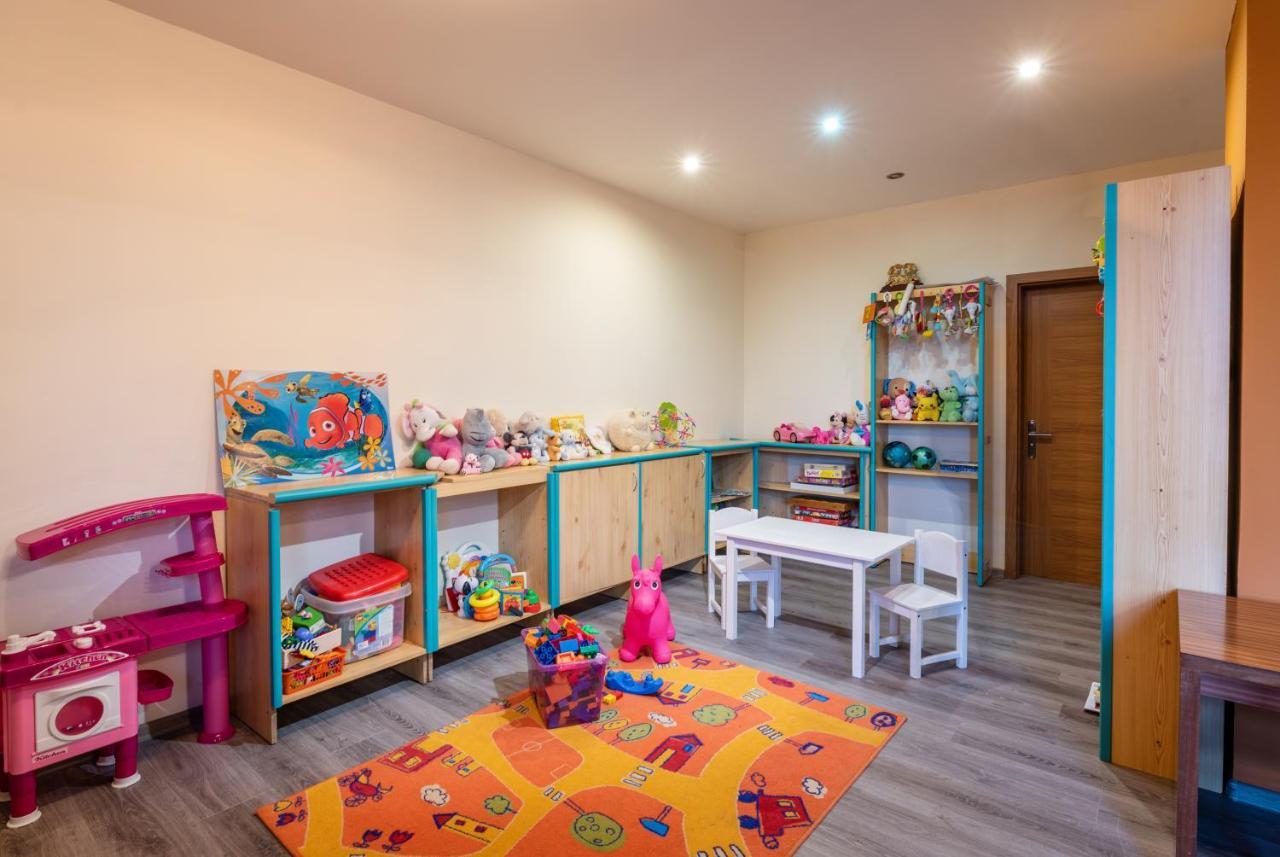 Liptovský Mikuláš Hotel Poludnica מראה חיצוני תמונה